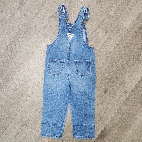 OshKosh B'gosh Classic Blue Denim Overalls With Pocket Ruffles Size 2T - Picture 3 of 5